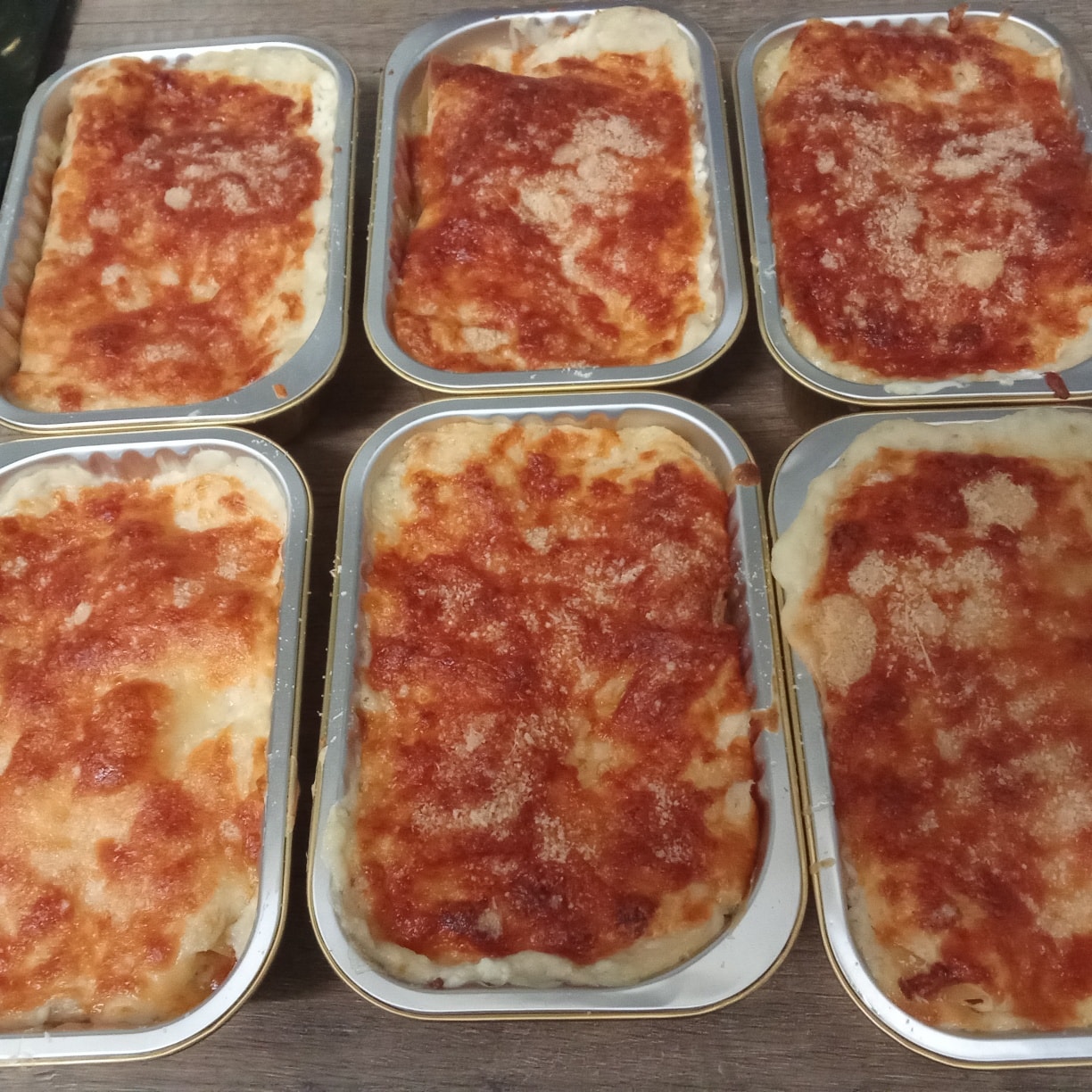 lasagnes gratinées individuelles préparées par Festi Douceurs à Villefranche-de-Lauragais sur barquettes aluminium,