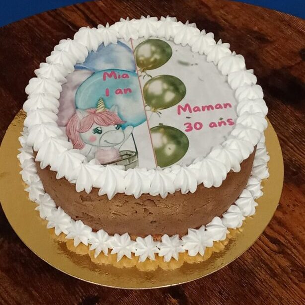 gâteau anniversaire licorne Festi Douceurs partagé à Villefranche-de-Lauragais pour Mia 1 an et Maman 30 ans,