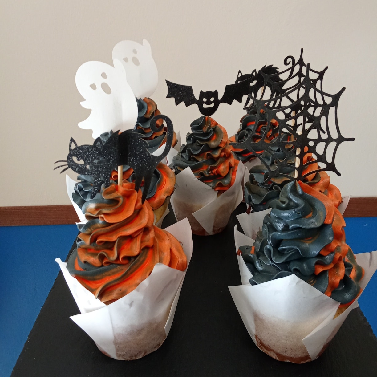 Cupcakes Halloween Festi Douceurs décorés orange et noir à Villefranche-de-Lauragais,