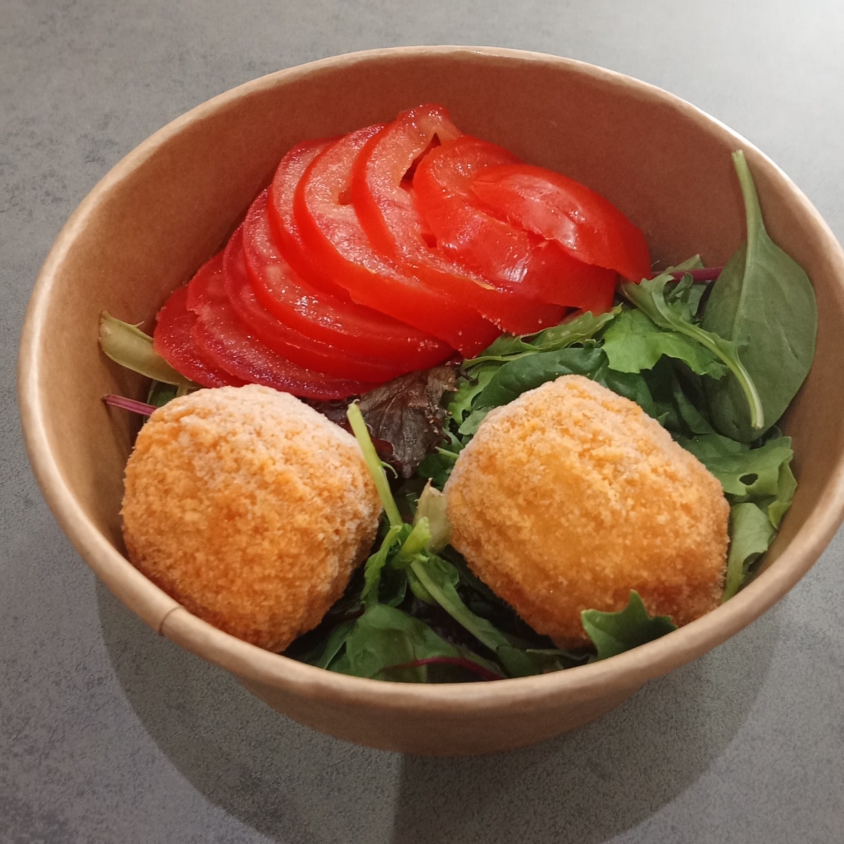Salade fraîcheur croquettes et tomates Festi Douceurs à Villefranche-de-Lauragais,